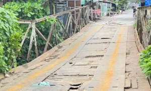 Xe ben gây sụp lún cầu ở Cần Thơ