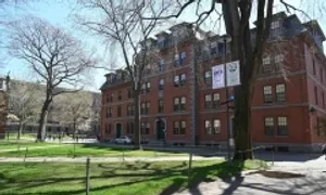 Thẩm phán chặn lệnh cấm Harvard tuyển sinh viên nước ngoài