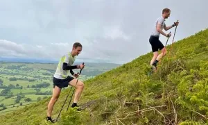 Hai anh em lập kỷ lục Everesting chạy bộ